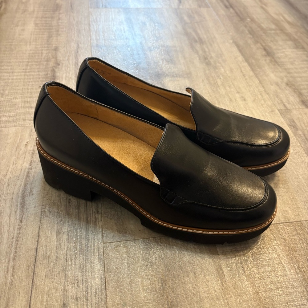 Naturalizer Black Leather Loafers Size 11